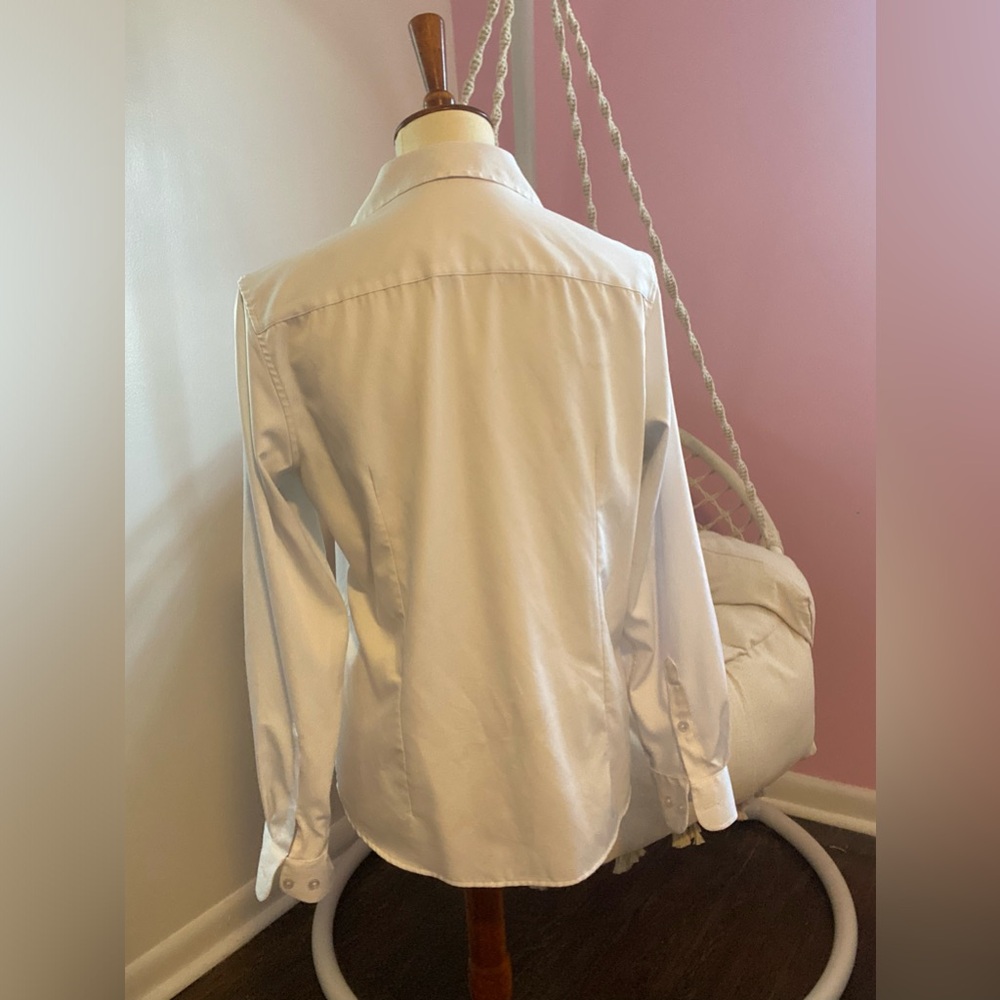 White top - Picture 3 of 5